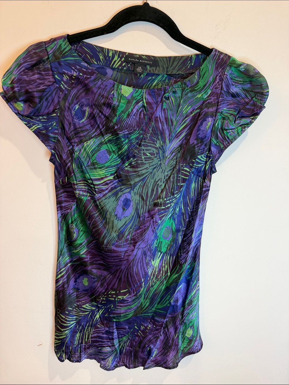 Banana Republic 100% Silk Purple & Green Feather-Print Cap Sleeve Blouse, XS